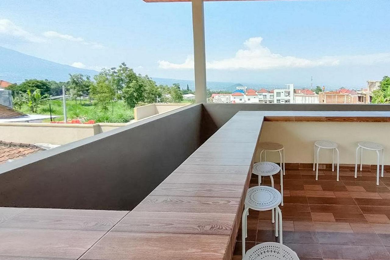 Reddoorz Near Bns Batu Hotell Tlekung Exteriör bild
